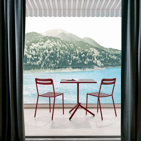TA Kırmızı Metal Masa 70X70