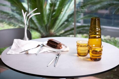 ZUMA Başucu Sürahi Bardaklı / El Yapımı, Amber